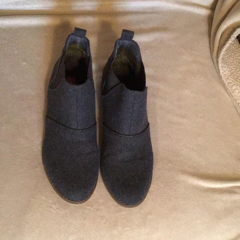 Rocket Dog gray wool booties
